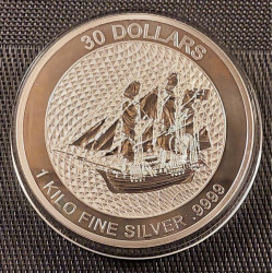 1-kilogramowa moneta o nominale 30$ COOK ISLANDS wydana na Wyspach Cooka w 2020 roku.
Moneta w bardzo dobrym stanie