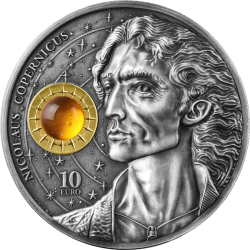 Srebrna moneta 2023 Copernicus 2 oz Silver BU z bursztynem w miejscu słońca została wyemitowana w nakładzie 1 473 sztuk.
Do monety dołączone jest opakowanie oraz certyfikat