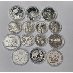 Zestaw monet zawierający łącznie min. 10 uncji czystego srebra - zdjęcie przykładowe
W zestawie znajdą się monety wyłącznie w bardzo dobrych stanach (możliwe drobne ryski lub drobne milk spoty), opakowane w kapslach, z poniższych rodzajów:- srebrne monety o nominałach 10zł, 20zł wydawane przez NBP zawierające 0.84 lub 0.42 uncji czystego srebra- monety srebrne 1-uncjowe- monety srebrne 2-uncjowe 
Dodatkowo w zestawie rękawiczki gratis
Opakowanie: woreczek lniany